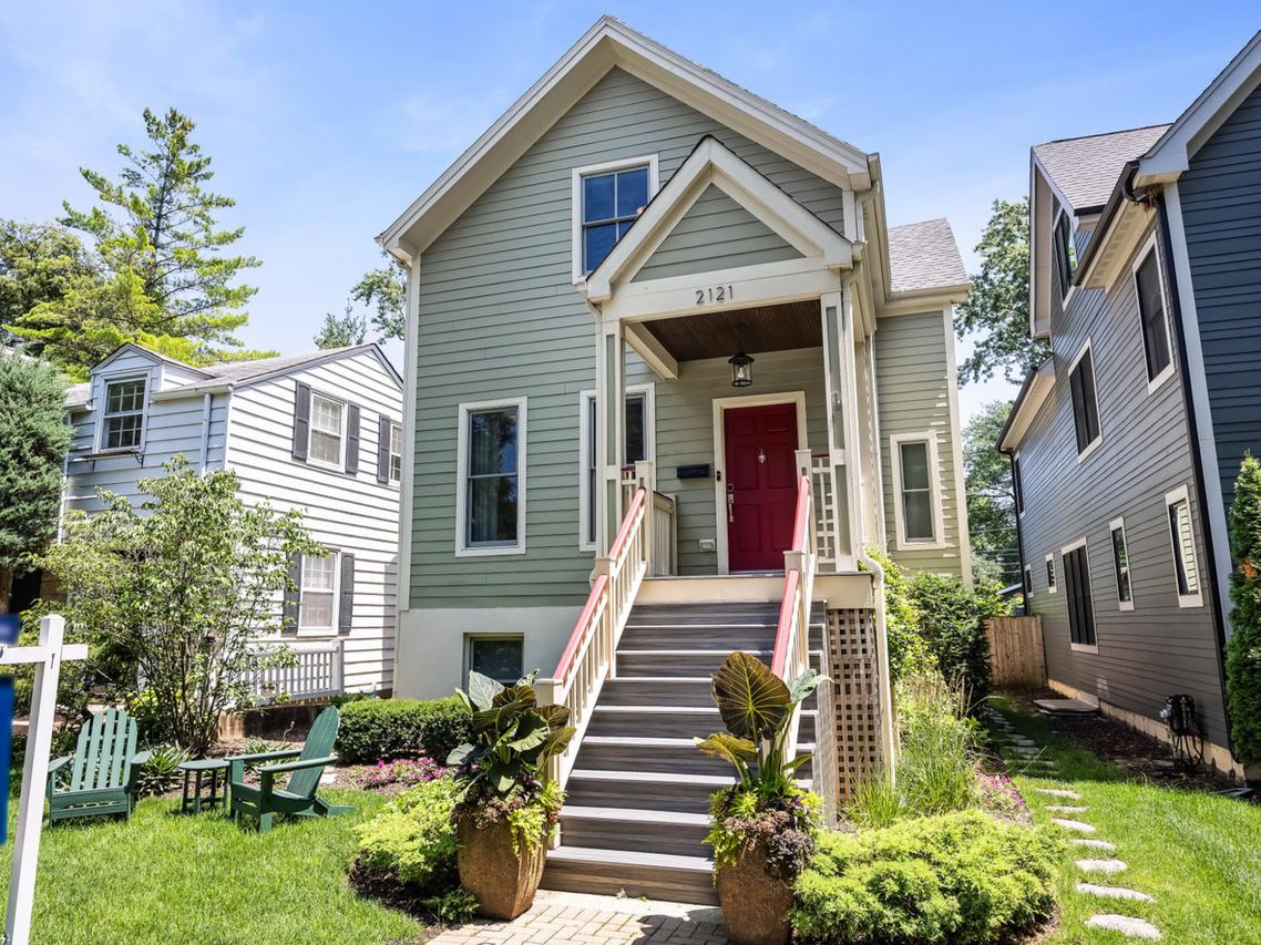 2121 Pioneer Rd., Evanston, IL 60201