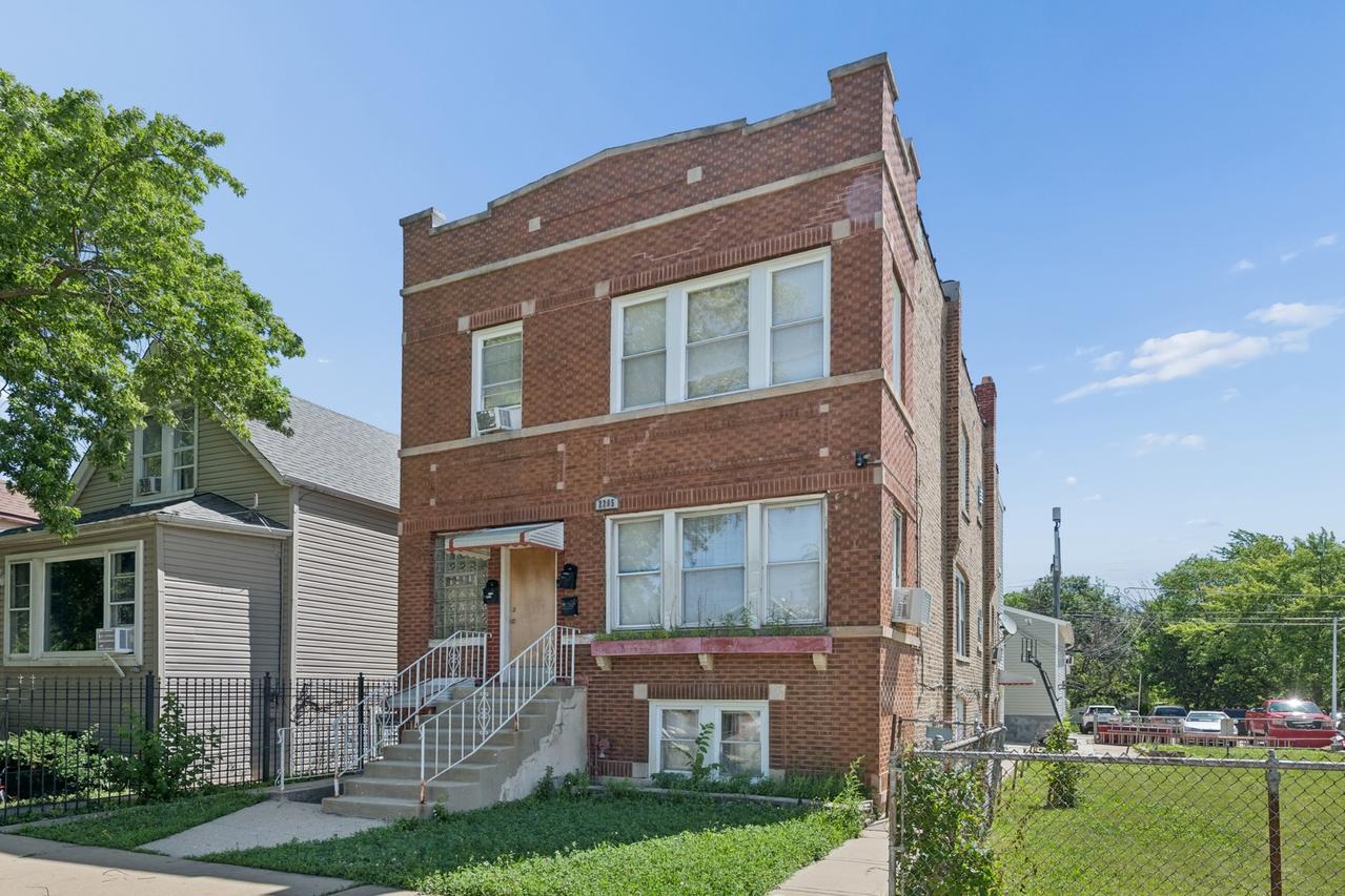 2205 N Melvina Ave., Chicago, IL 60639