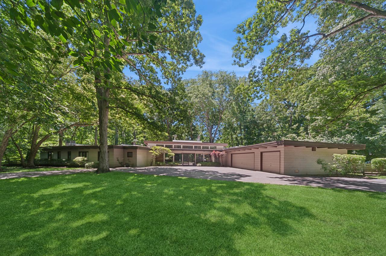 3033 Blackthorn Rd., Riverwoods, IL 60015