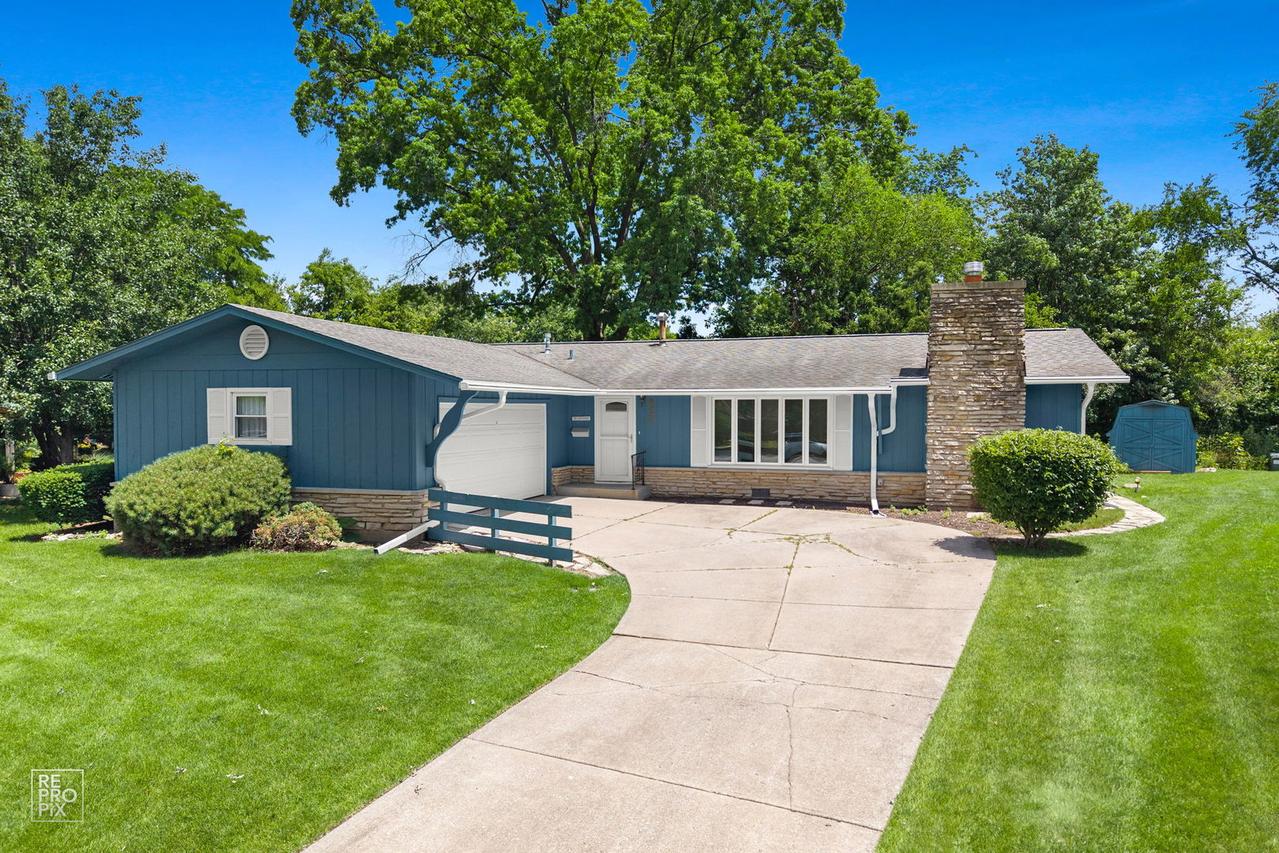 6531 Briargate Dr., Downers Grove, IL 60516