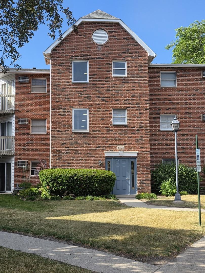 1303 Cunat Ct. #3D, Lake In The Hills, IL 60156