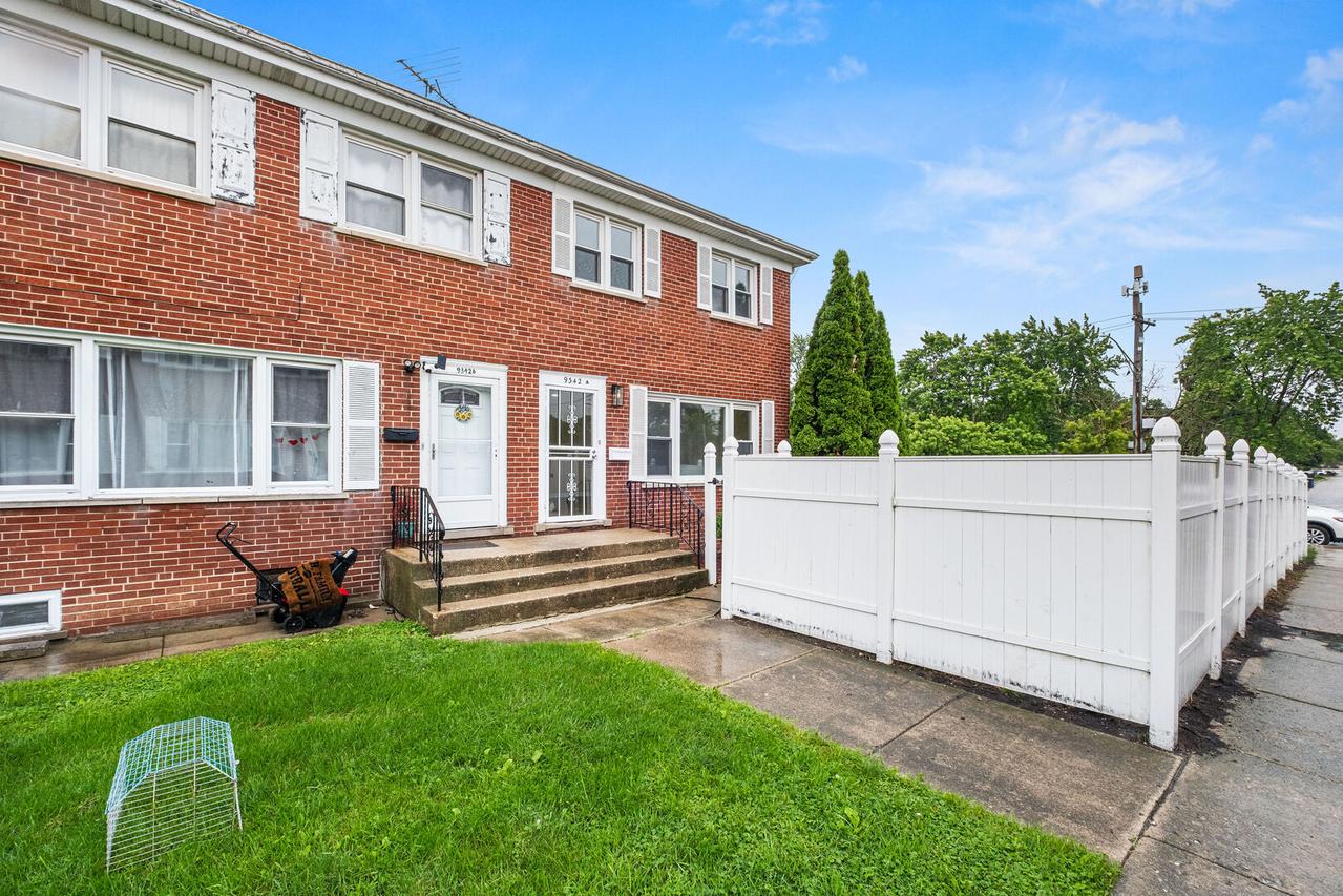 9342 Noel Ave. #A, Des Plaines, IL 60016