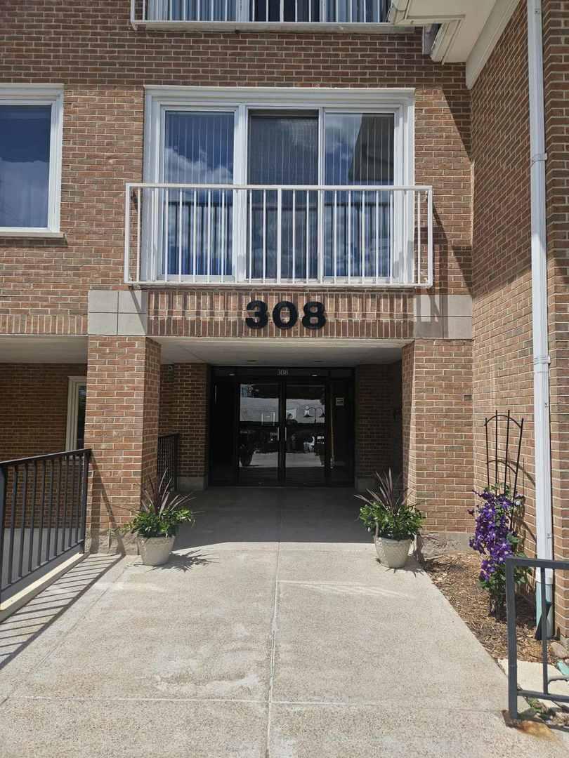 308 Happ Rd. #304, Northfield, IL 60093