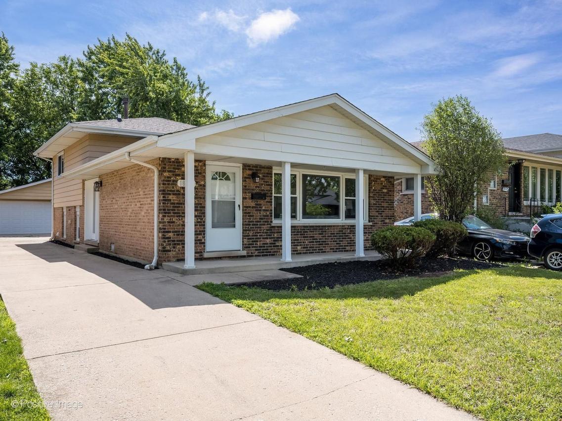 18011 Greenview Ter., Country Club Hills, IL 60478