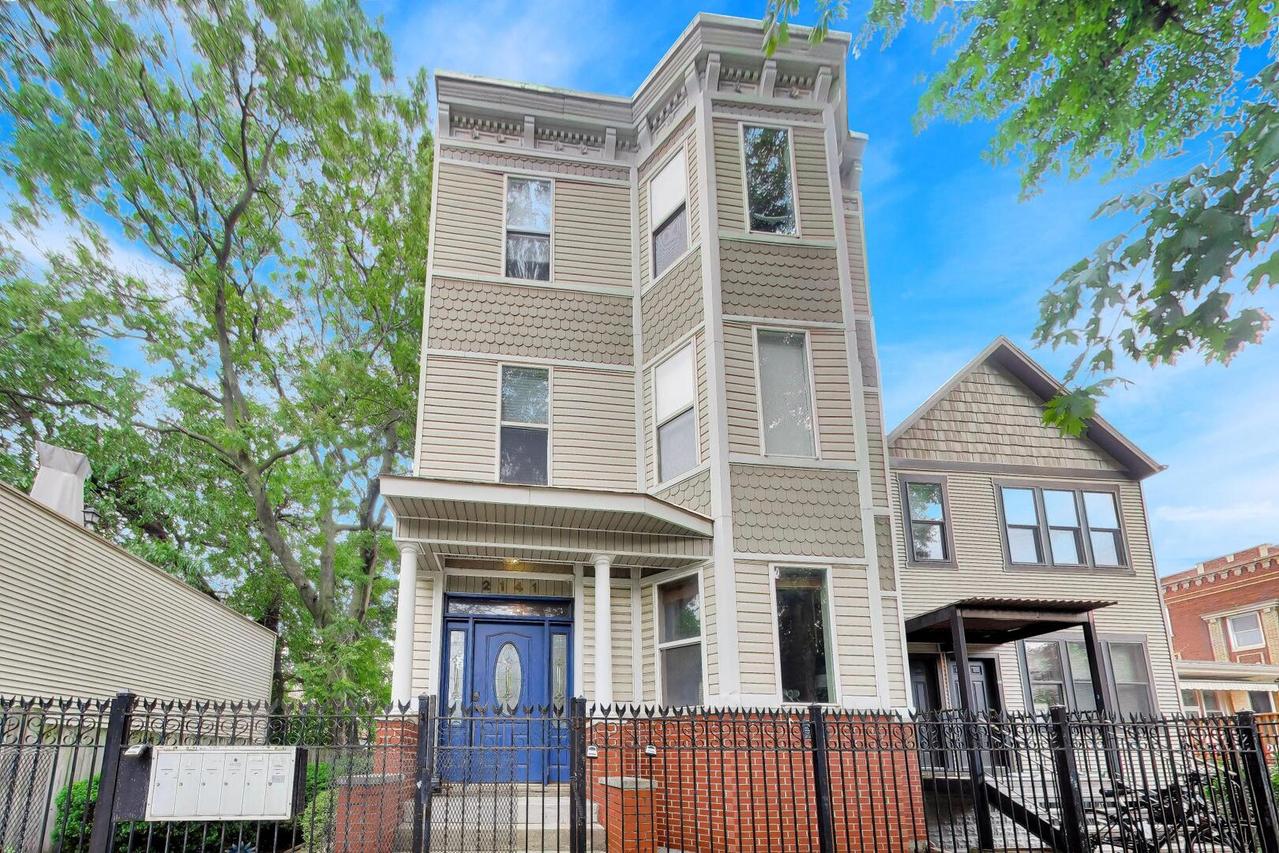 2141 N Point St. #1F, Chicago, IL 60647
