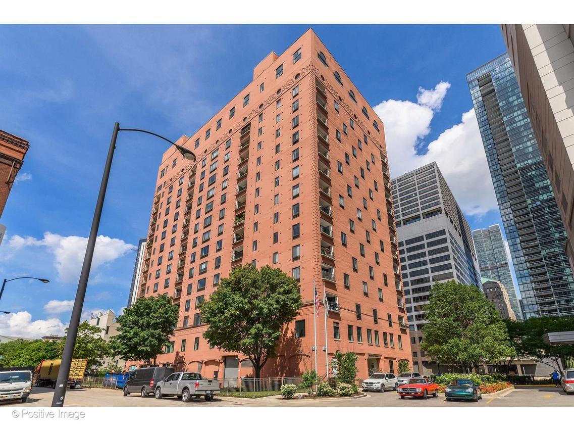 345 N Canal St. #607, Chicago, IL 60606