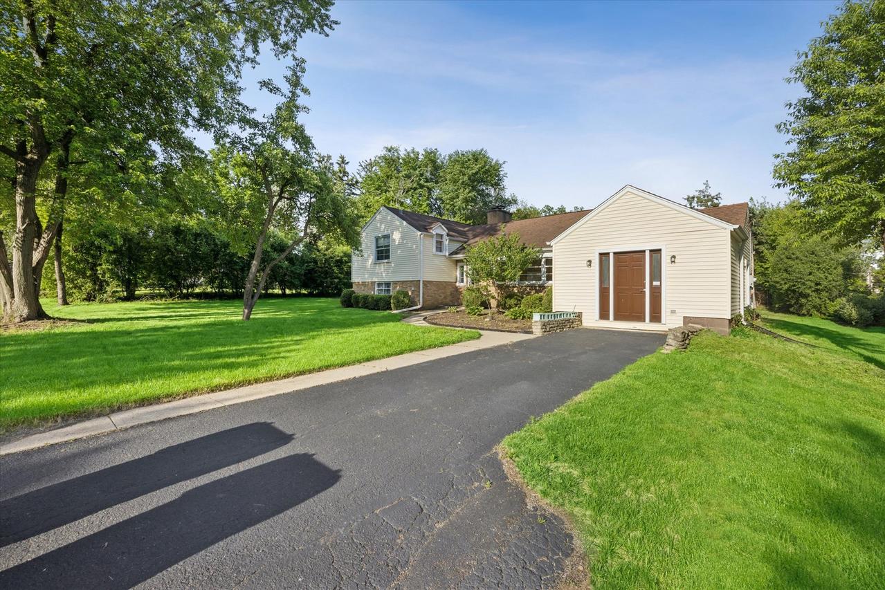 250 Woodstock Ave., Clarendon Hills, IL 60514