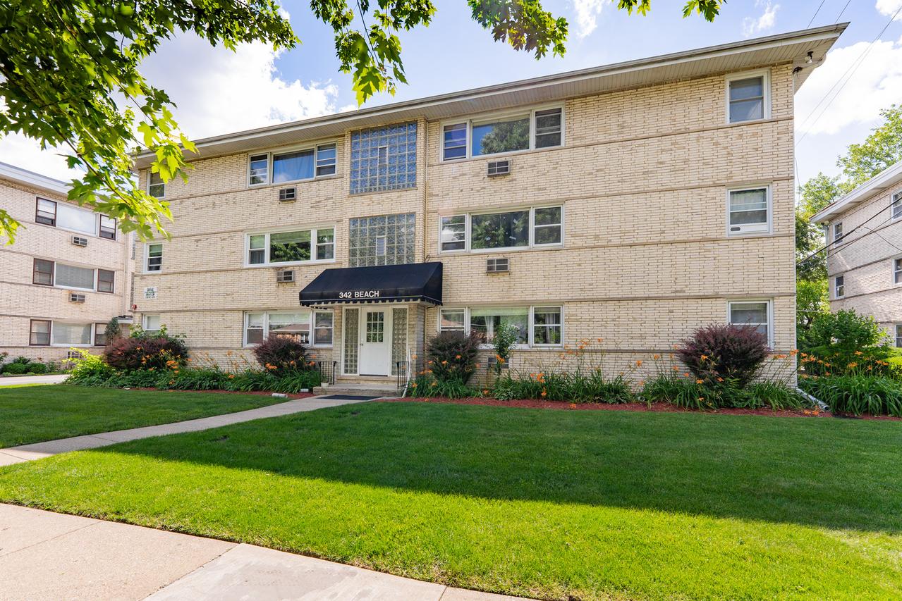 342 Beach Ave. #2B, La Grange Park, IL 60526