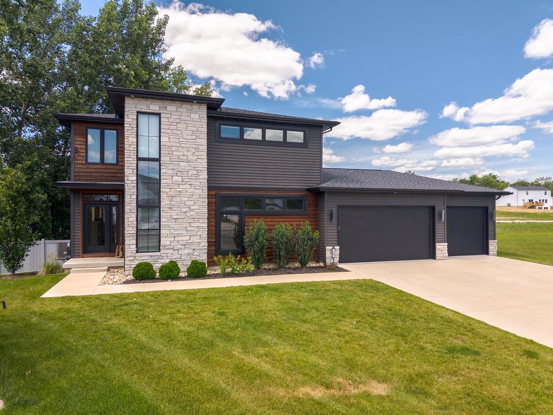 102 Raef Rd., Downs, IL 61736