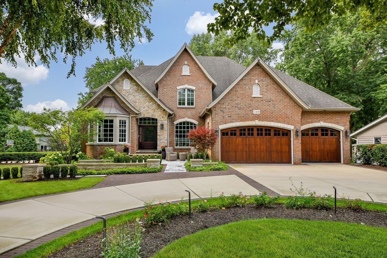 760 E Bauer Rd., Naperville, IL 60563