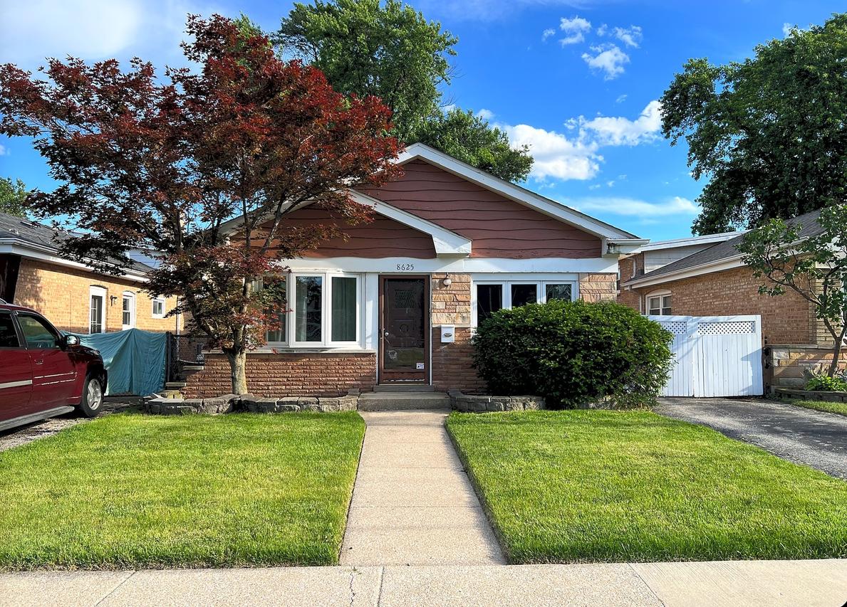 8625 43rd St., Lyons, IL 60534