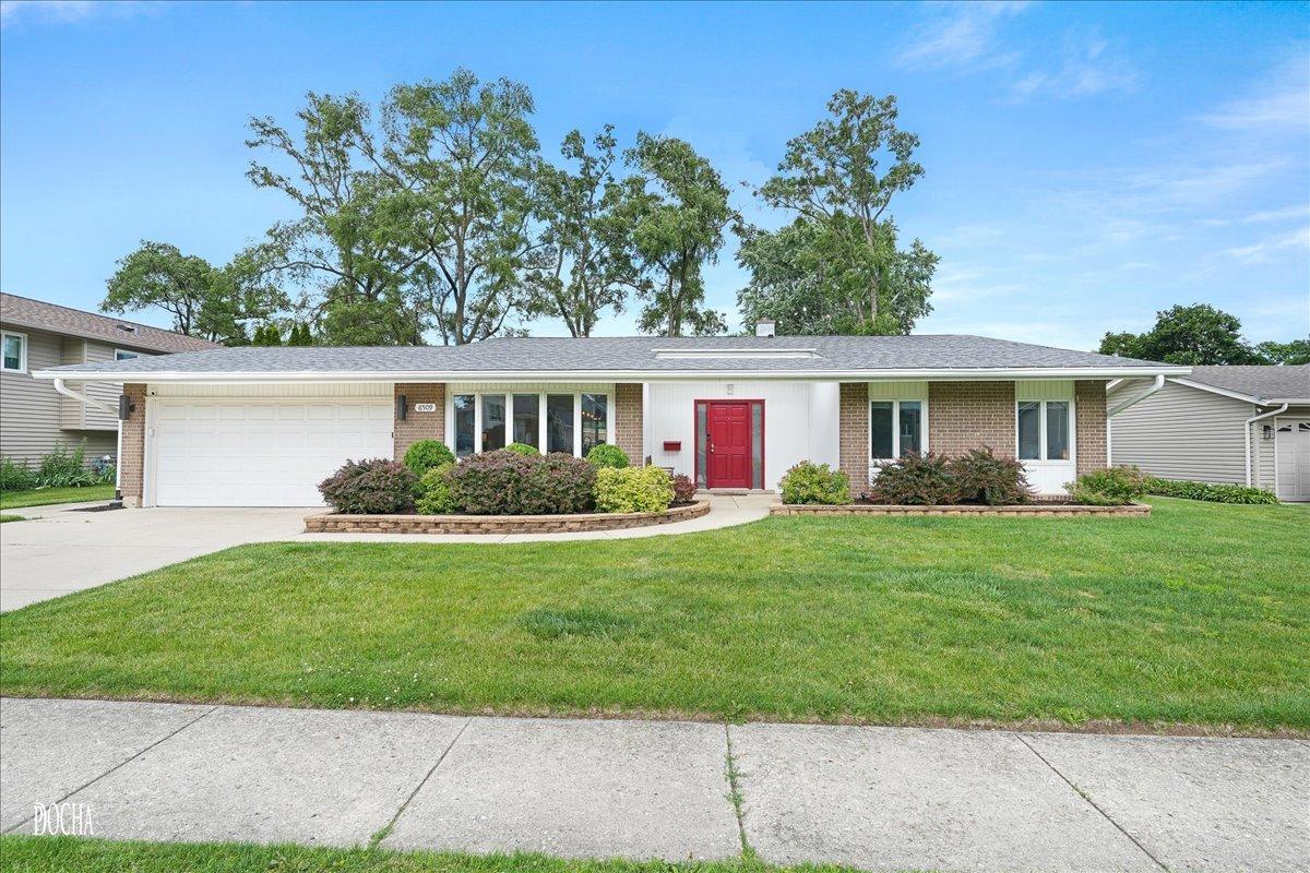 6509 Taylor Dr., Woodridge, IL 60517