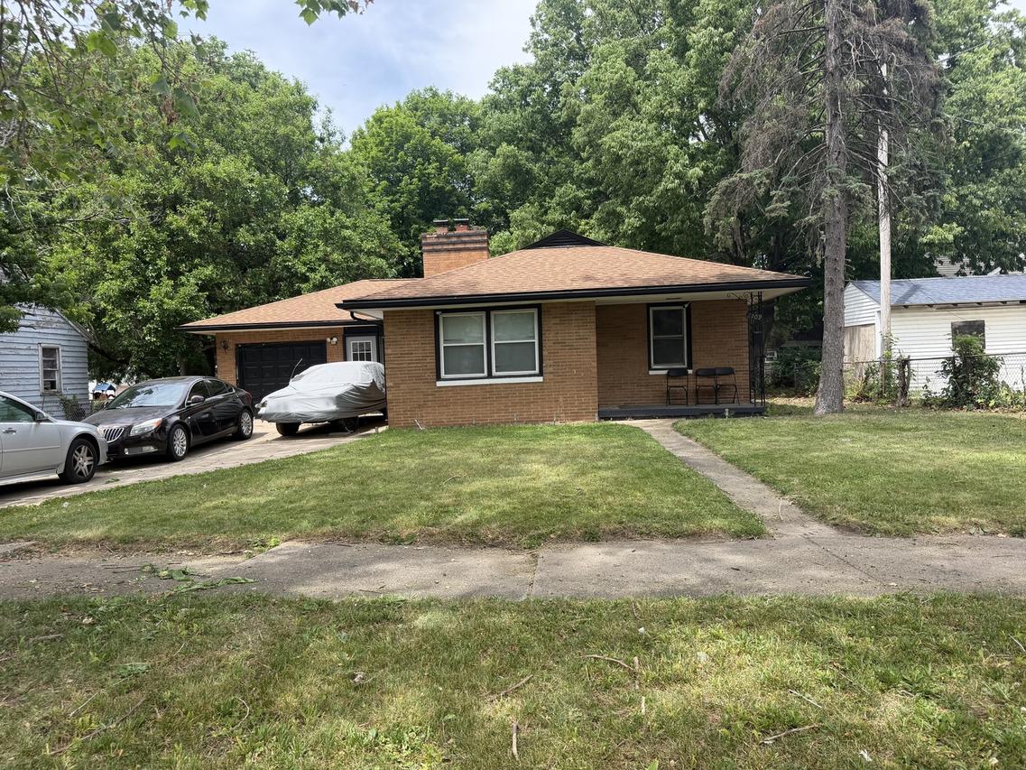 2109 W Millman St., Peoria, IL 61605
