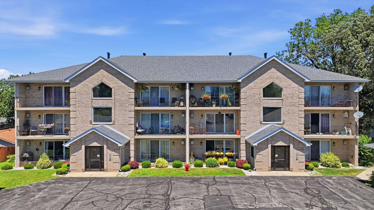 8836 Amelia Ct. #1A, Justice, IL 60458