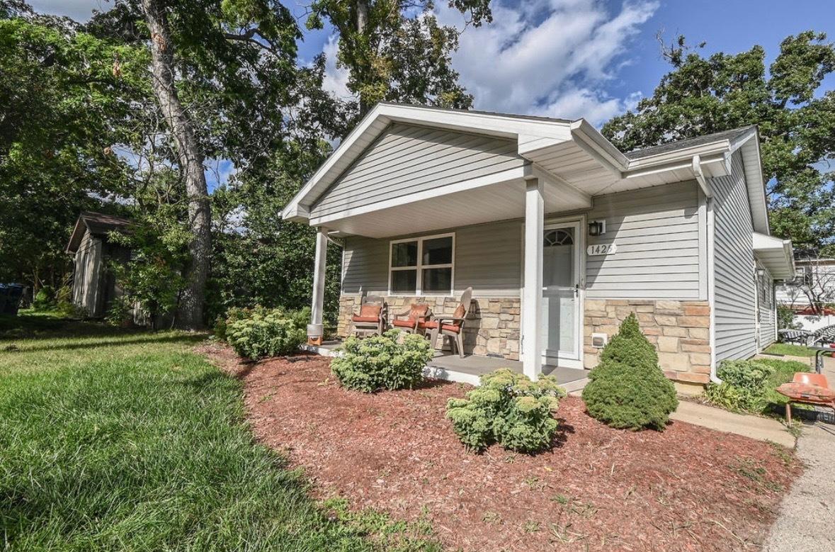 1425 N Mcaree Rd., Waukegan, IL 60085