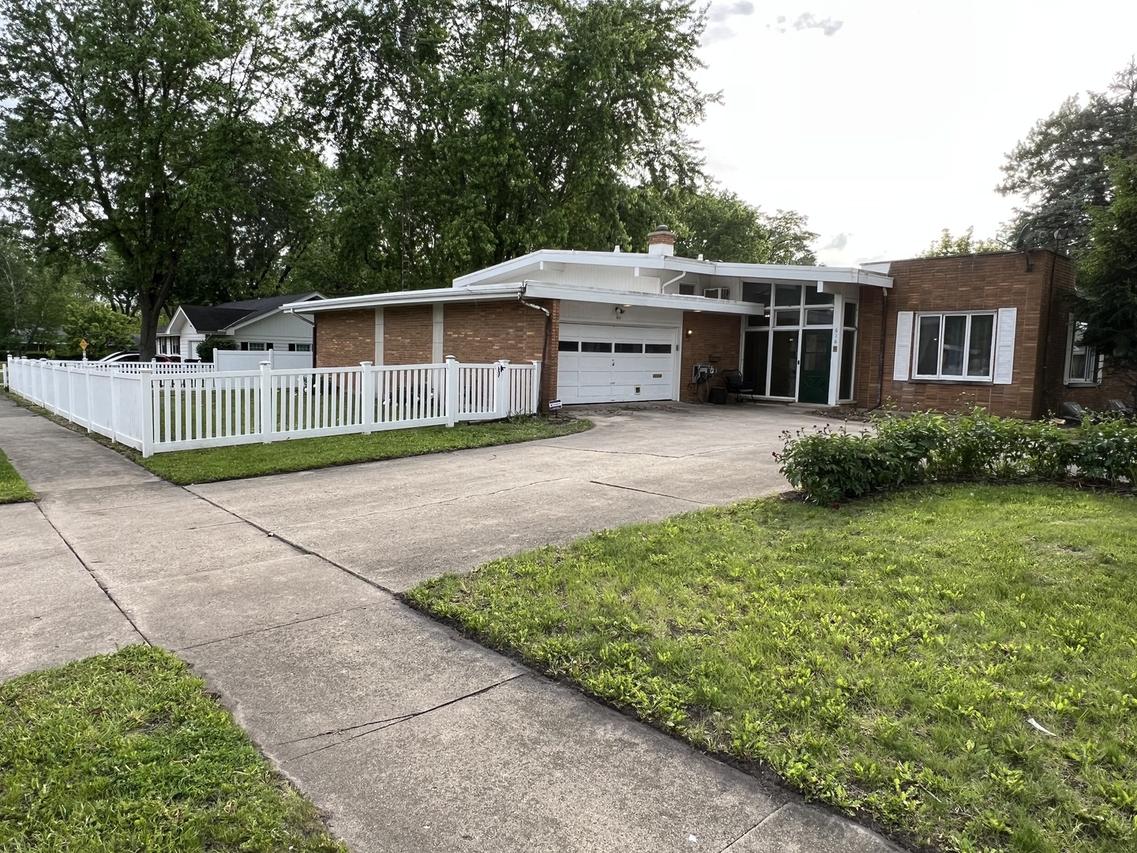 616 Seneca Dr., Aurora, IL 60506