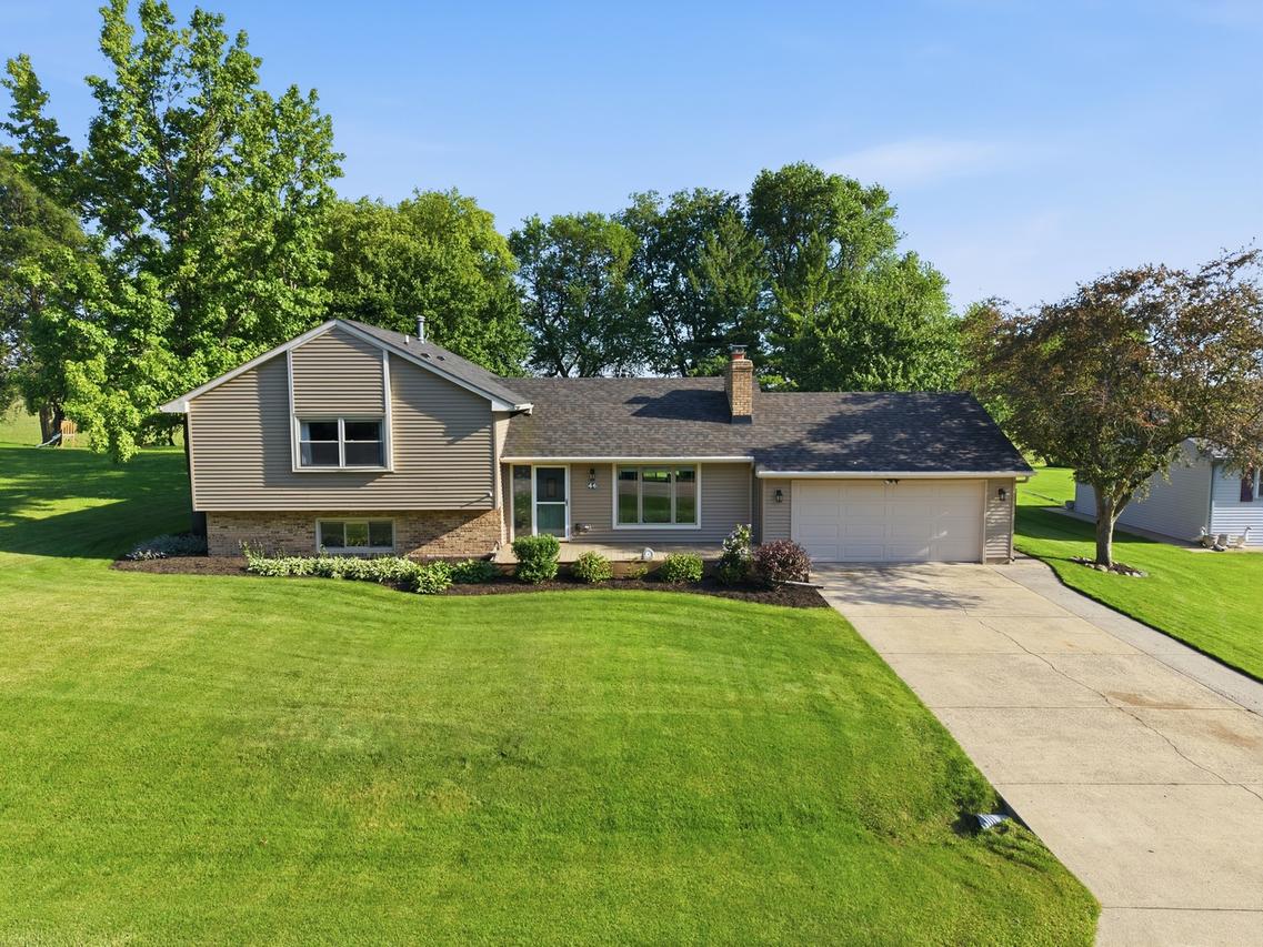 46 Lake Metonga Tr., Grant Park, IL 60940