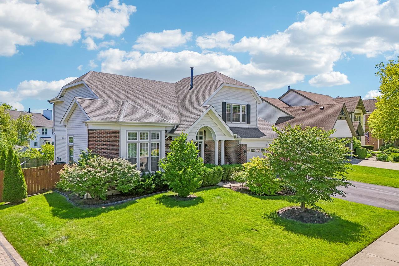 823 Warwick Ln., Lake Zurich, IL 60047