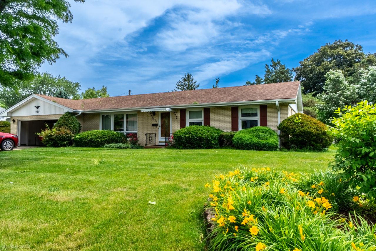 835 Scott Dr., Elgin, IL 60123