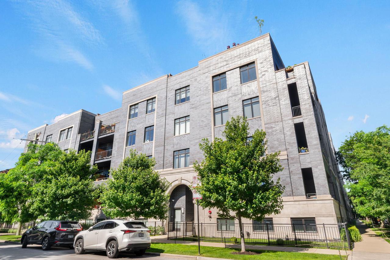 5748 N Hermitage Ave. #404, Chicago, IL 60660