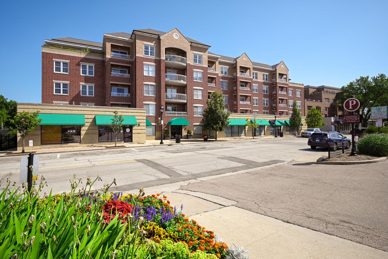 570 Crescent Blvd. #408, Glen Ellyn, IL 60137