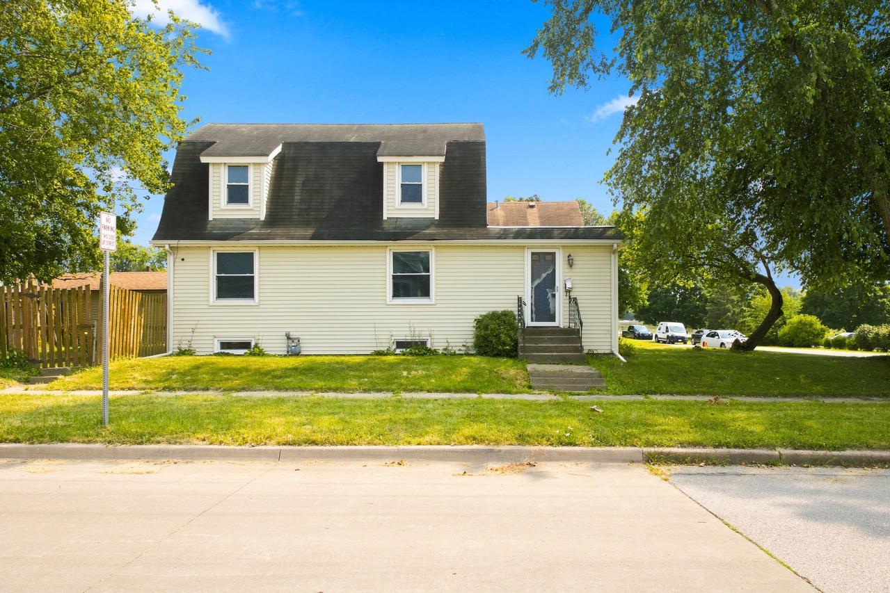 2306 19th Ave., Moline, IL 61265
