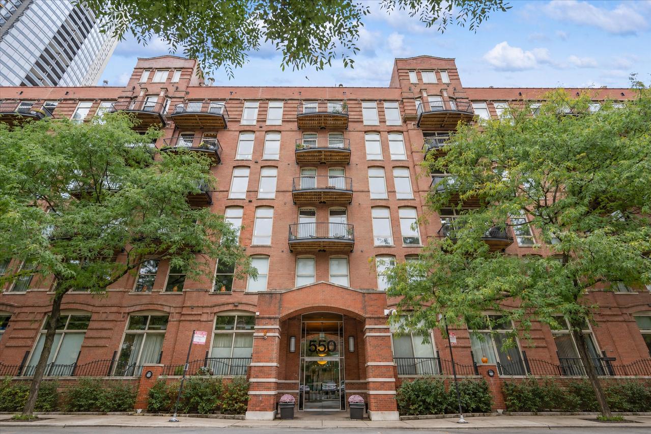 550 N Kingsbury St. #107, Chicago, IL 60654