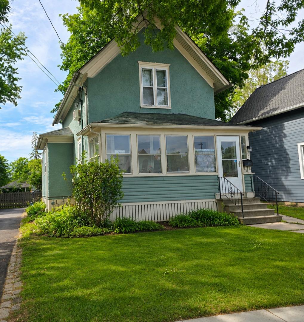 571 Walnut Ave., Elgin, IL 60123