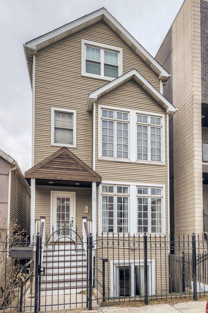 718 N Willard Ct. #2, Chicago, IL 60642
