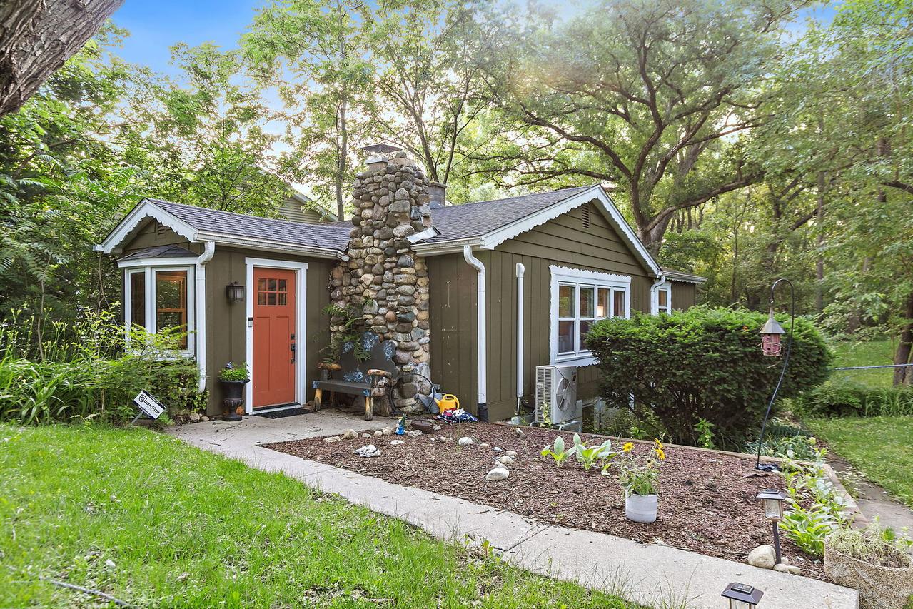 5806 Wonder Woods Dr., Wonder Lake, IL 60097