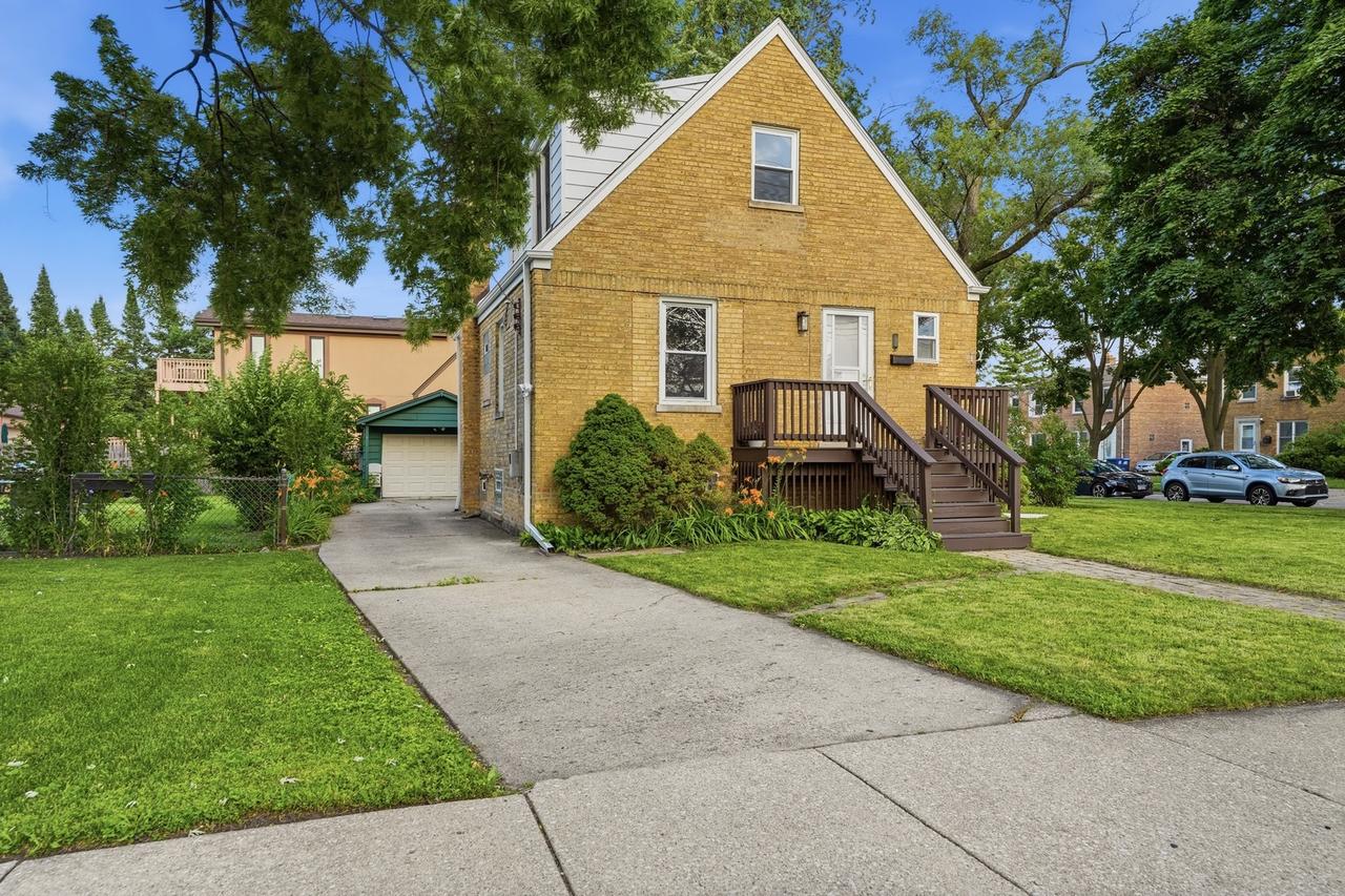 1610 Stockton Ave., Des Plaines, IL 60018