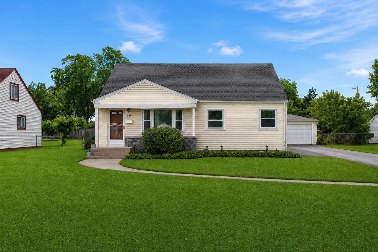 832 N Prater Ave., Melrose Park, IL 60164
