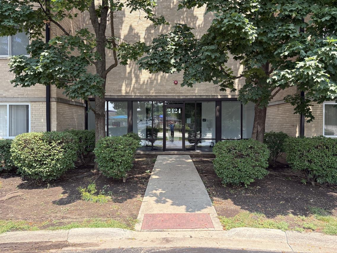2424 E Oakton St. #4F, Arlington Heights, IL 60004
