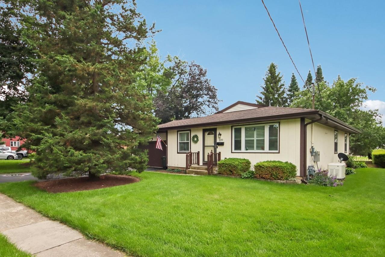 109 Weaver Dr., Cary, IL 60013