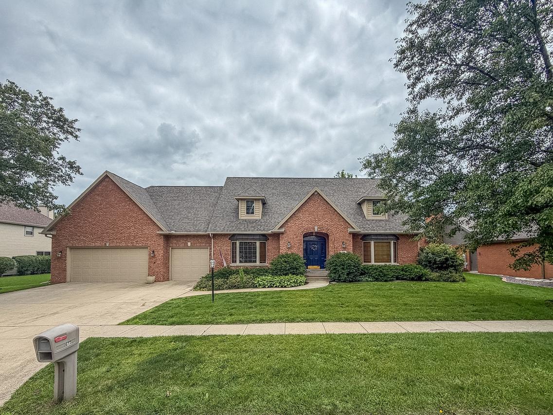 613 Pittsfield Dr., Champaign, IL 61822
