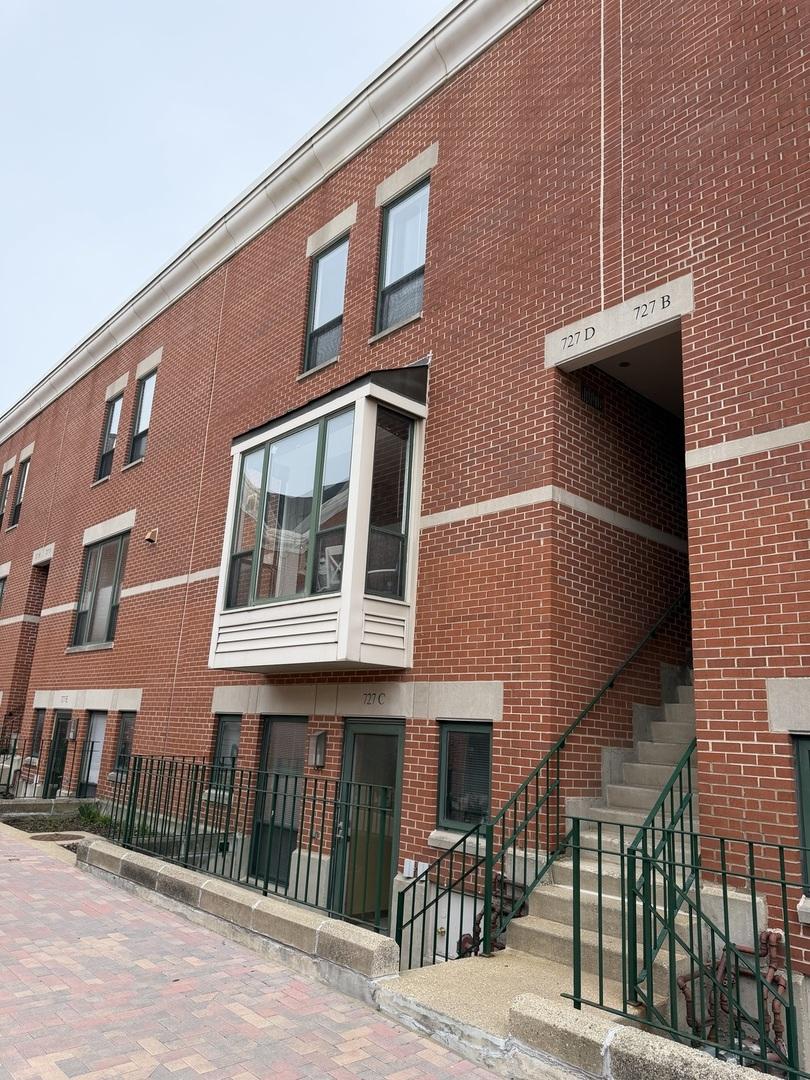 727 S Ashland Ave. #C, Chicago, IL 60607