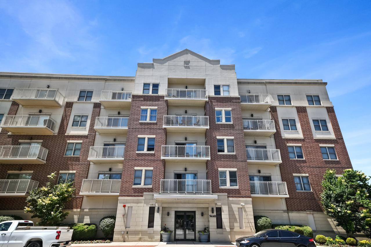 9440 S 51st Ave. #211, Oak Lawn, IL 60453