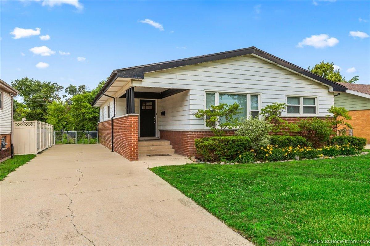 10262 S 52nd Ave., Oak Lawn, IL 60453