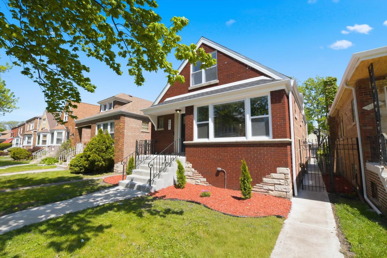 8641 S Kingston Ave., Chicago, IL 60617
