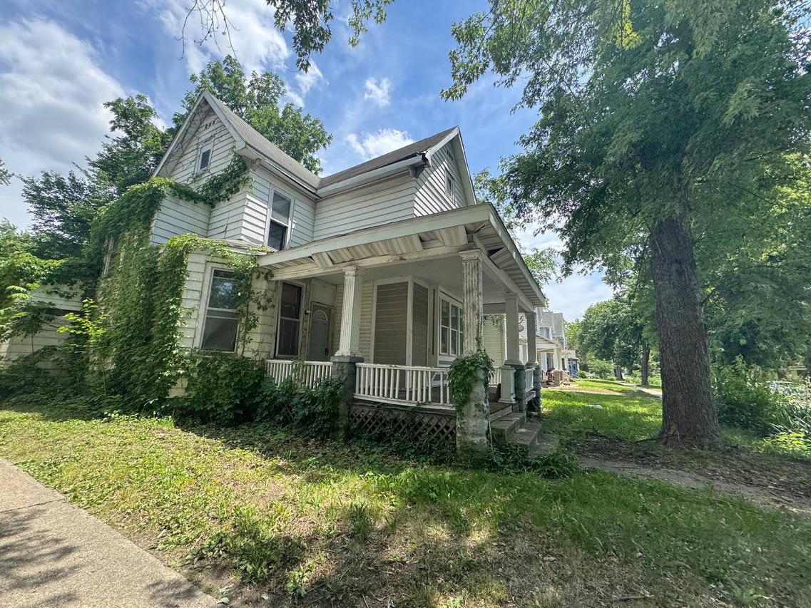 820 N 6th St., Springfield, IL 62702