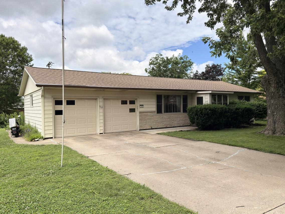315 Mecherle Dr., Bloomington, IL 61701