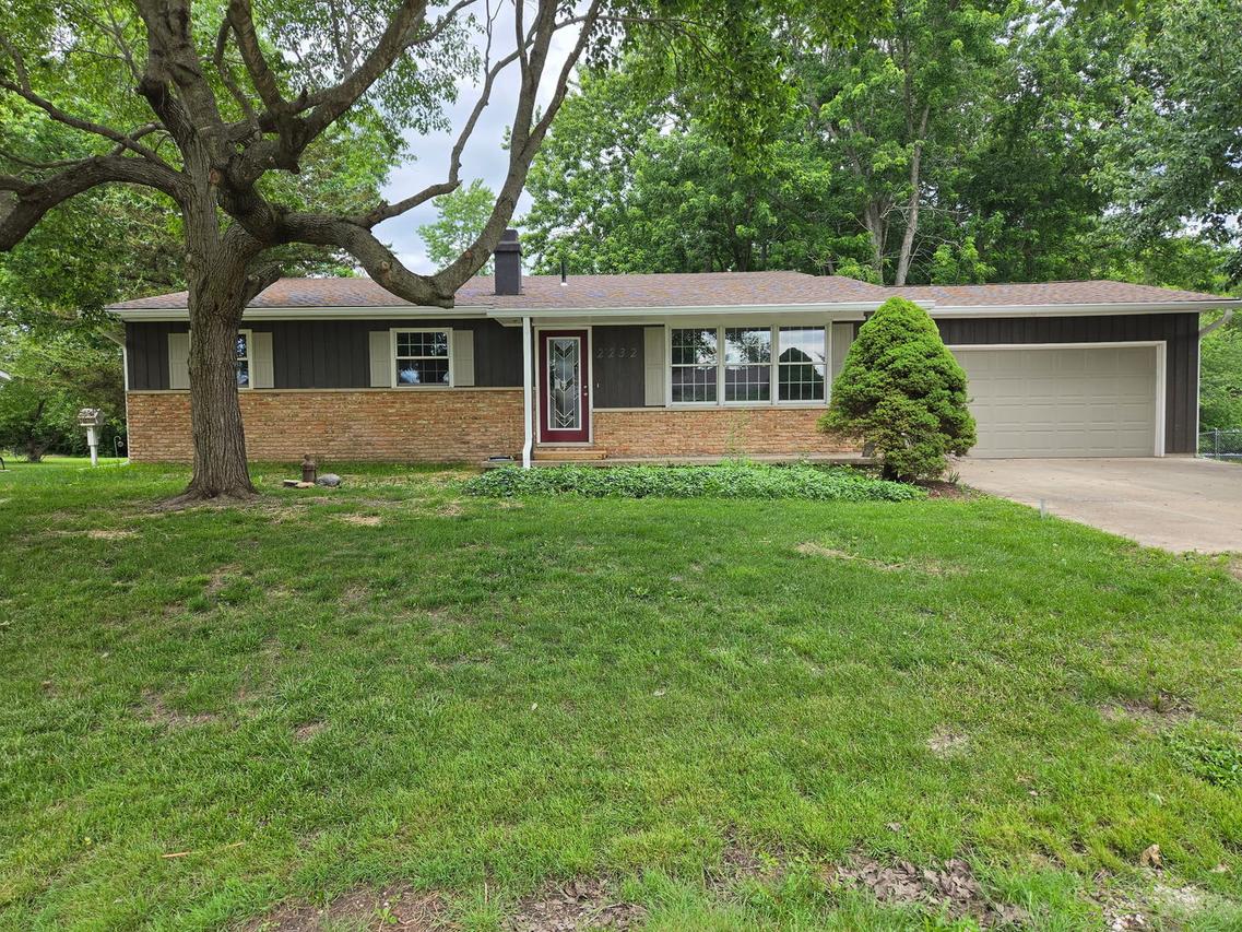 2232 Heather Hills Dr., St. Joseph, IL 61873