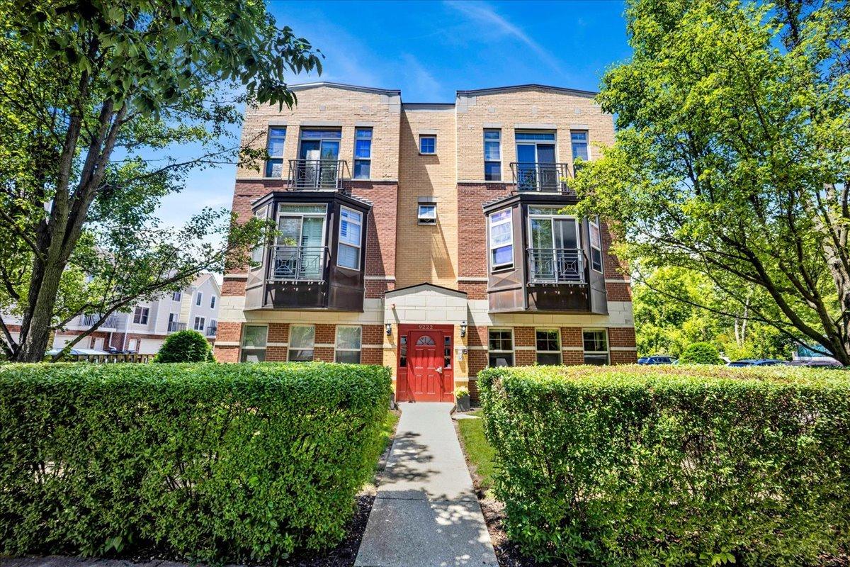 9222 Ewing Ave. #102, Evanston, IL 60203