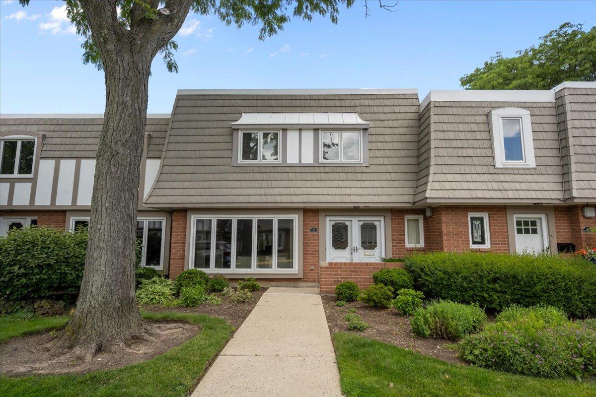 713 Orleans Dr., Highland Park, IL 60035