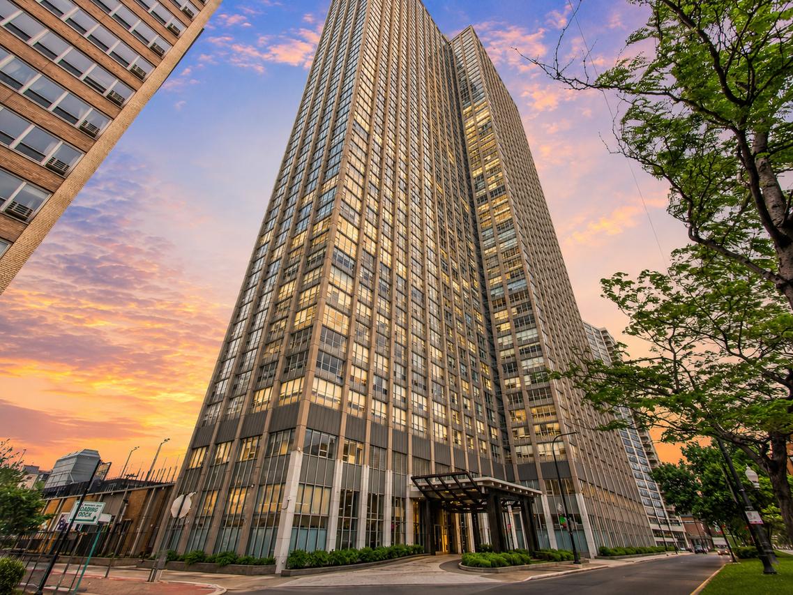 655 W Irving Park Rd. #2716, Chicago, IL 60613