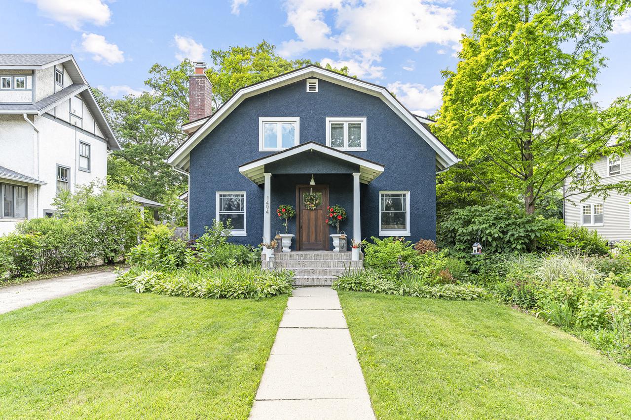 1494 Oakwood Ave., Highland Park, IL 60035