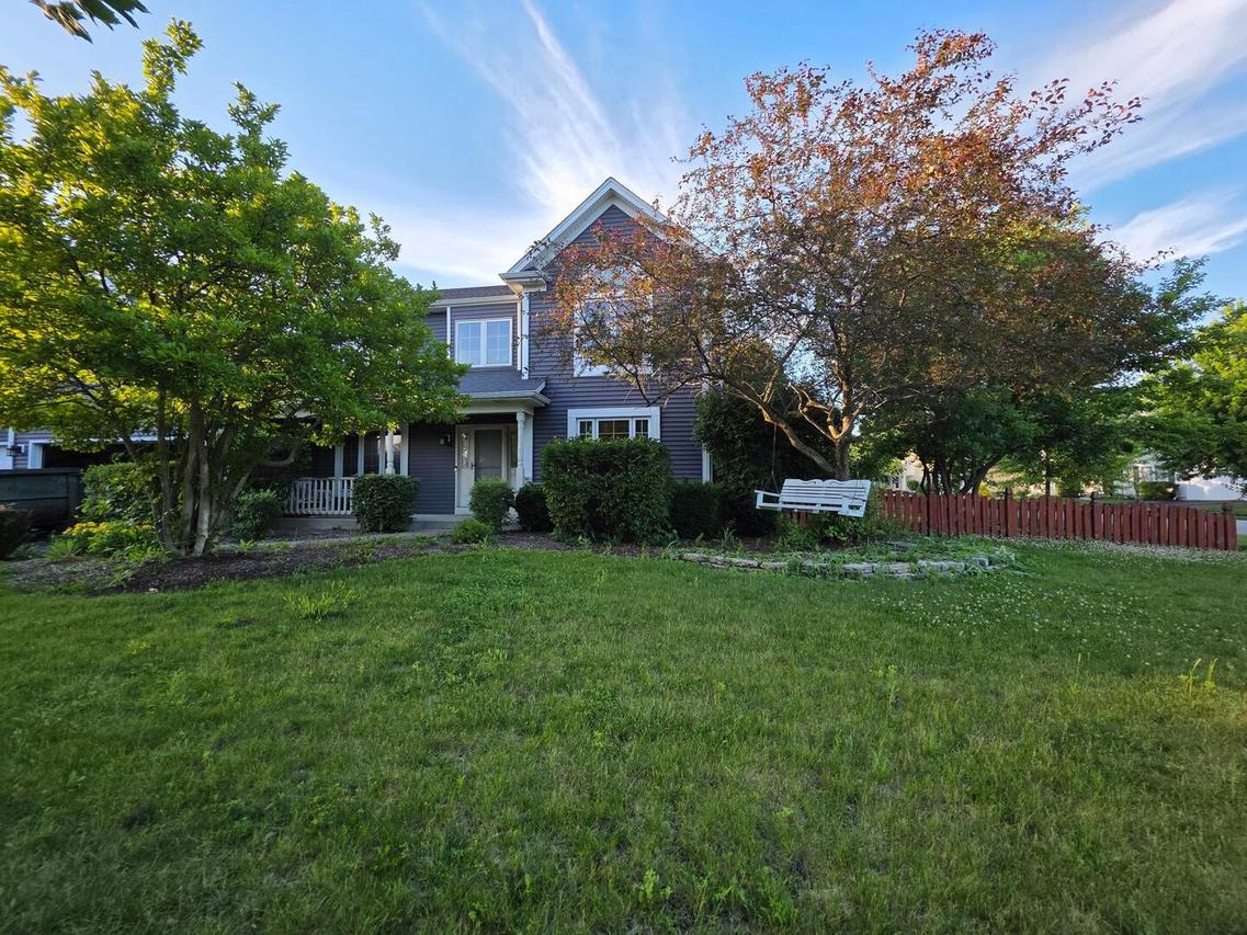 811 Meadow Ln., North Aurora, IL 60542