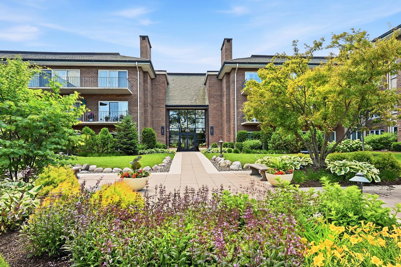 6 Oak Brook Club Dr. #J308, Oak Brook, IL 60523