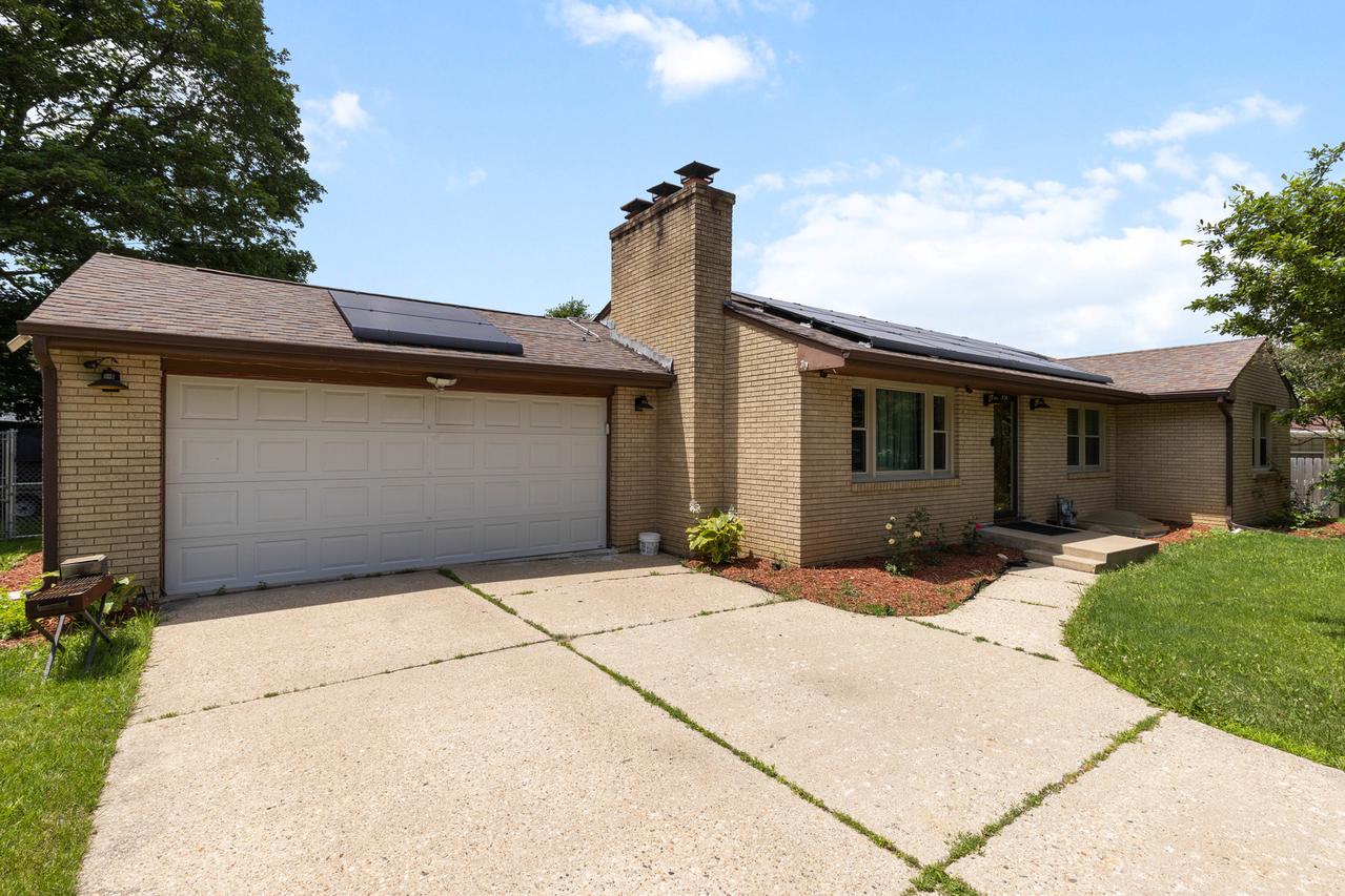 320 Dawn Ave., Rockford, IL 61107