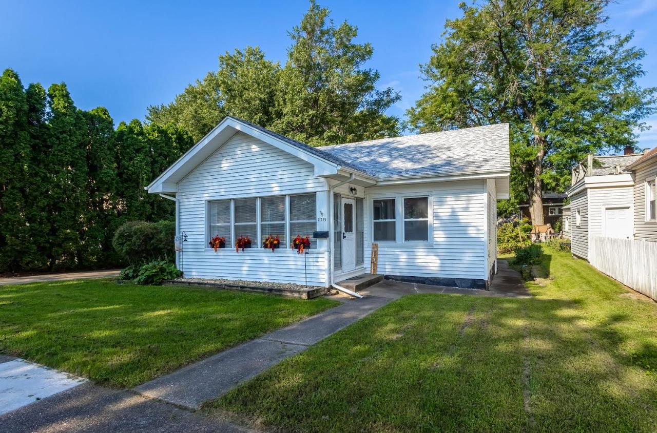 2315 4th St., Moline, IL 61265